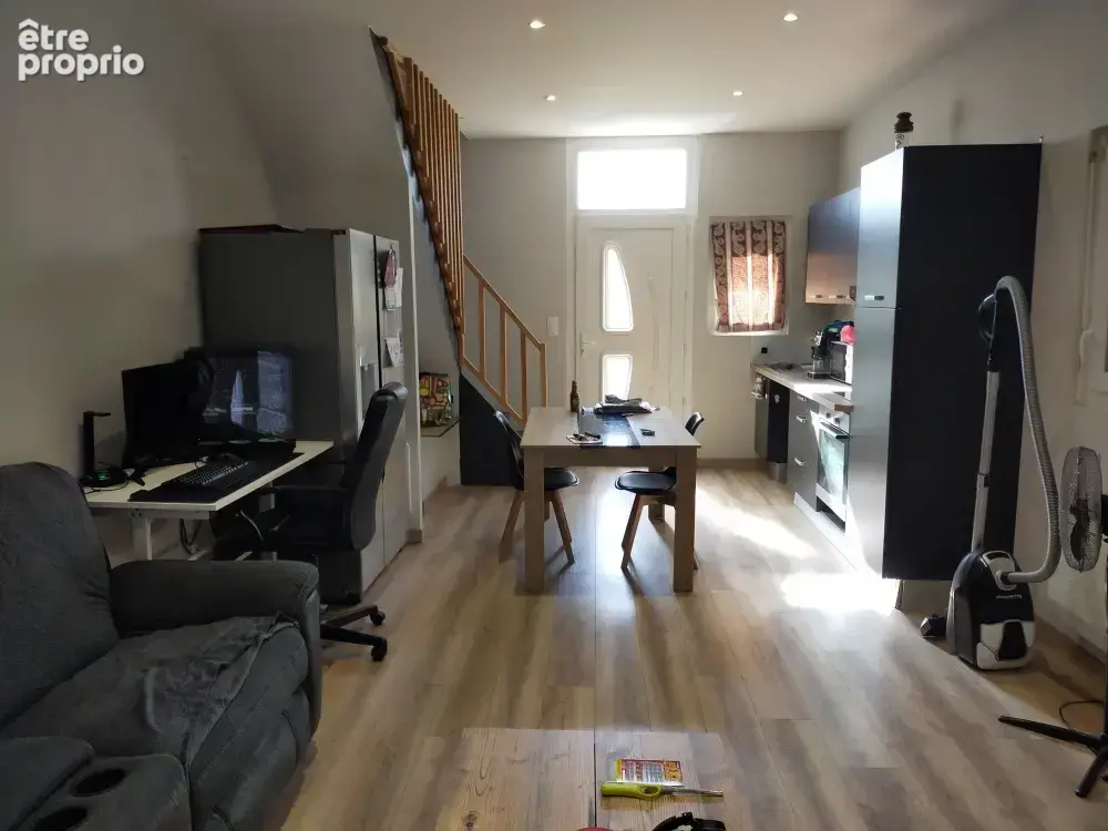 Venez découvrir cette charmante maison de ville mitoyenne d'un côté  avec une cour et une cave - photo 5