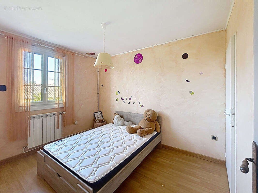 MORRIERES LES AVIGNON - Maison 115m², 4 ch dont 1 suite, garage et jardin clos - photo 5
