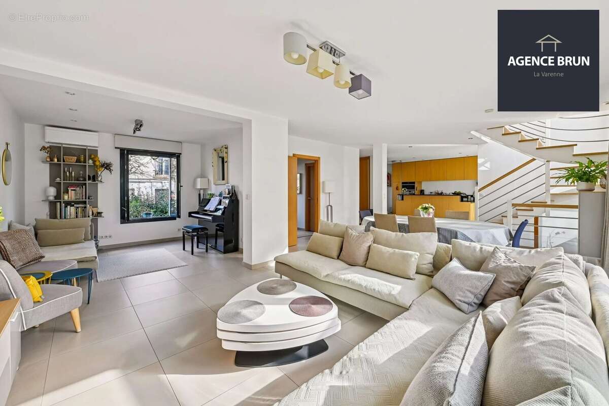 Maison à SAINT-MAUR-DES-FOSSES