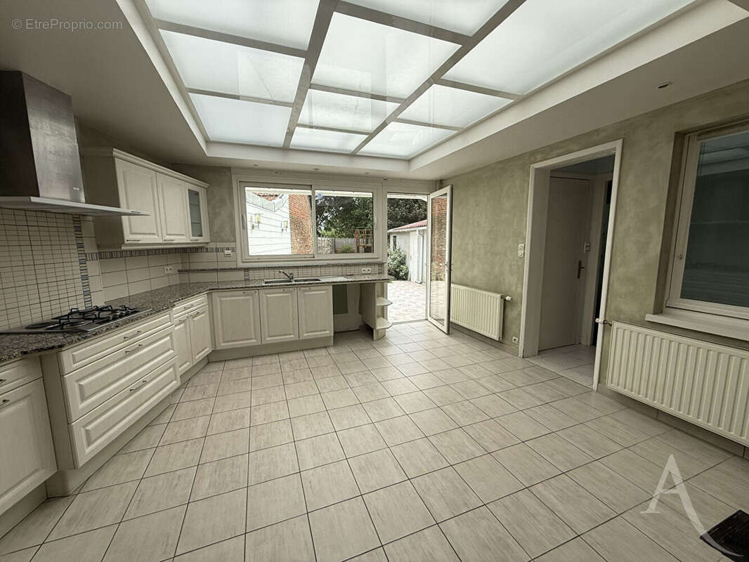 Maison mitoyenne - 6 pièce(s) 148 m² - RENESCURE - photo 3