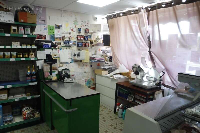 Commerce à CHAUMONT-SUR-THARONNE