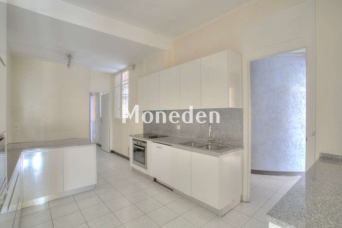 Appartement à NEUILLY-SUR-SEINE