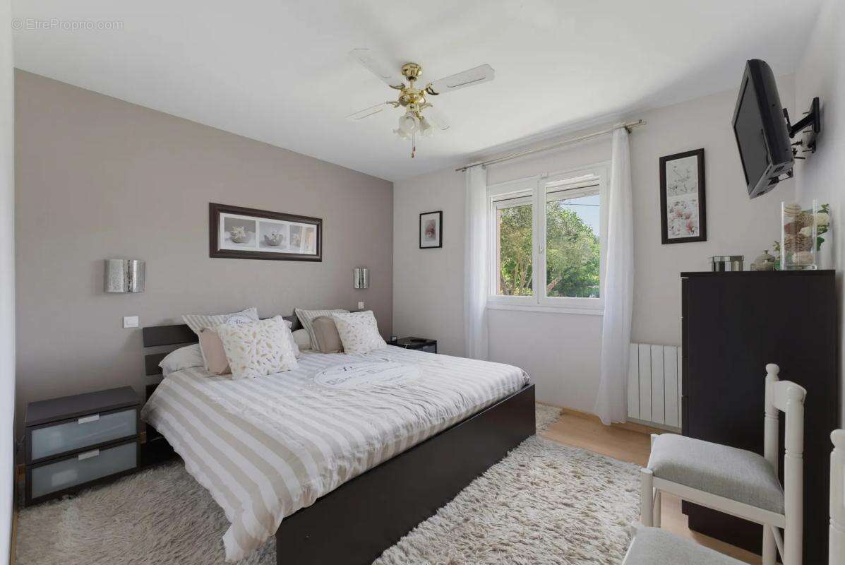 Maison de 6 pièces de 154 m² à Blésignac - photo 8