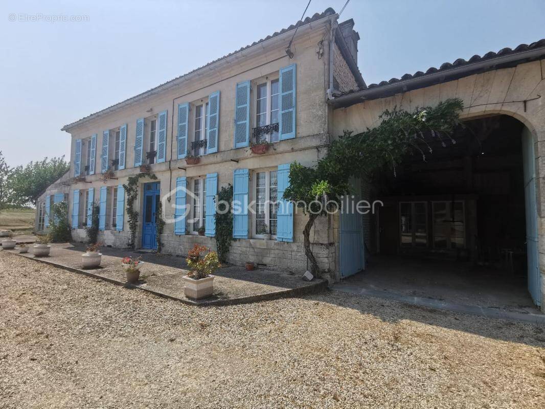 Maison à LEOVILLE