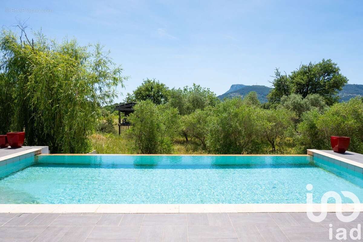 Photo 2 - Maison à SOLLIES-PONT