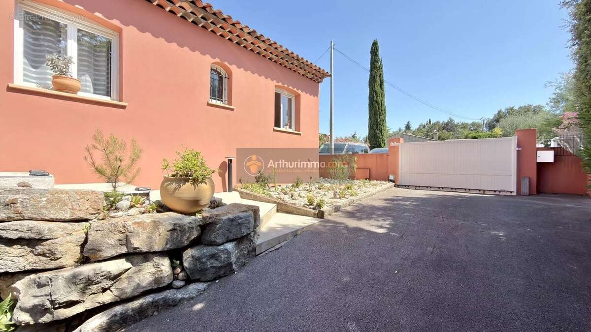 Maison à FREJUS