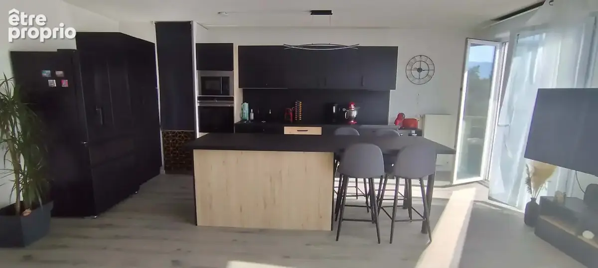 Appartement T4 de 80.34 m2 entièrement rénové avec grand balcon et garage - photo 4