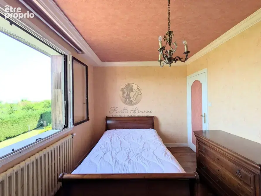 Opportunité rare à Saint-Genis-Laval   Maison avec vue Lyon & fort potentiel - Terrain de 2000m2 - photo 11