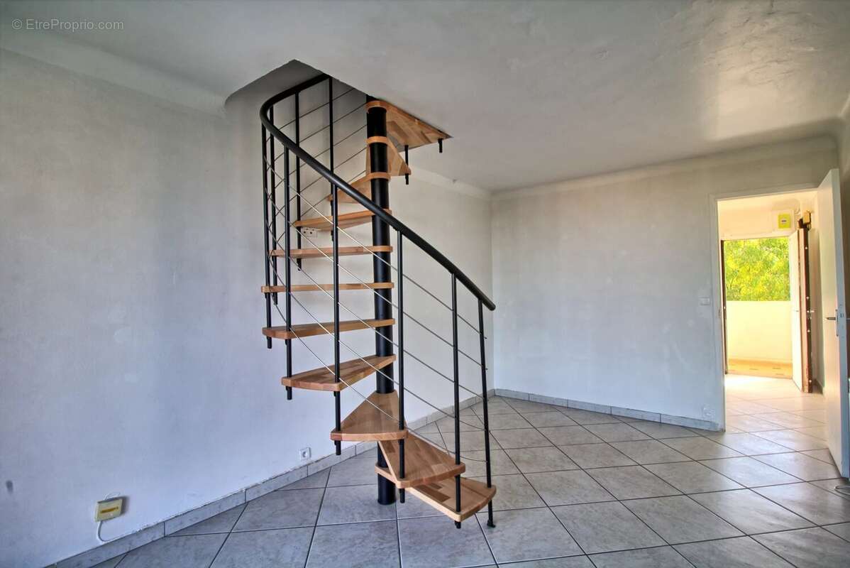 Appartement à MARSEILLE-4E