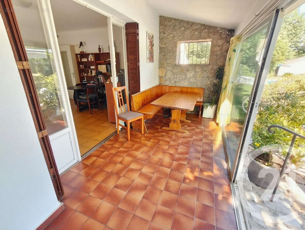 Maison à ROQUEFORT-LES-PINS