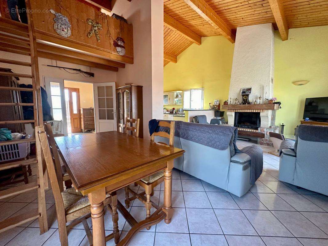 Maison à BELLEGARDE-DU-RAZES