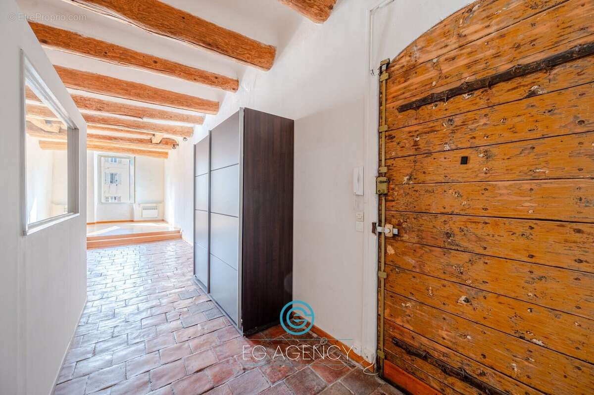 Appartement à MARSEILLE-1E
