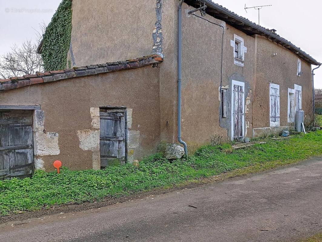 Photo 1 - Maison à CHARRAS