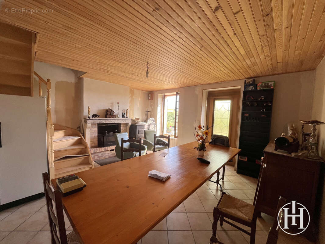 Maison à SAINT-BONNET-TRONCAIS