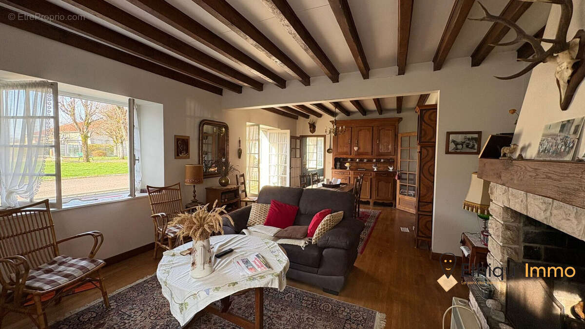 Maison à LIGNOL-LE-CHATEAU