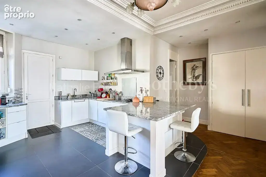 Rue de valmy / dernier etage familial 3 chambres, 1 bureau et vue sur beffroi de lille ! - photo 5