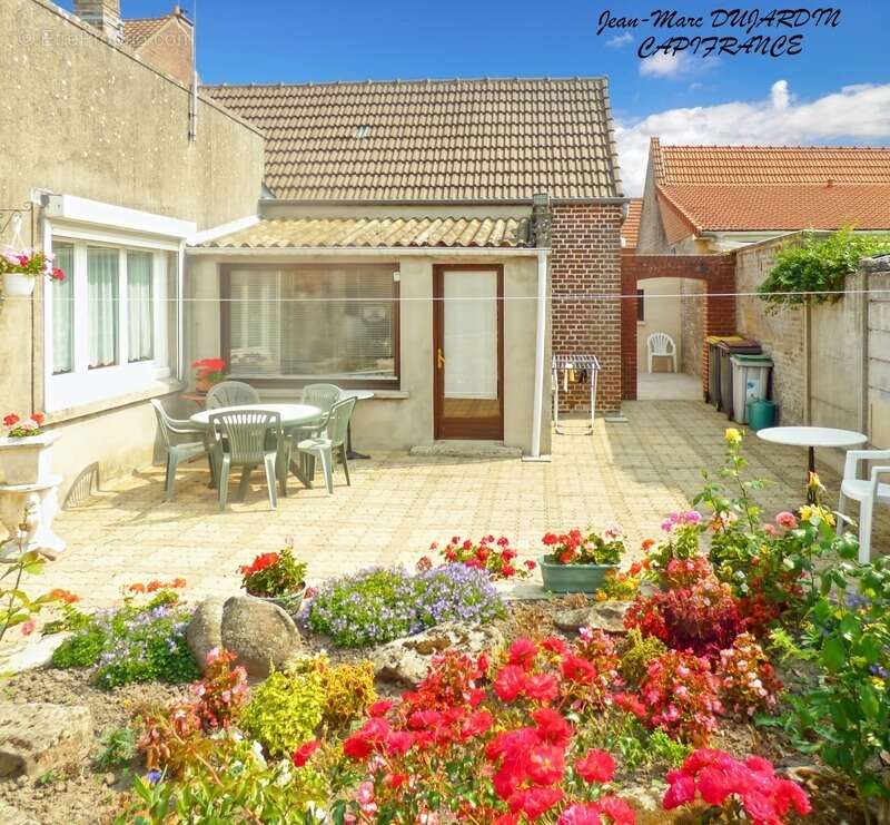 VILLERS-OUTREAUX (59) – Vente en Viager occupé – Maison 4 pièces, 2 chambres, garage et jardin - photo 2