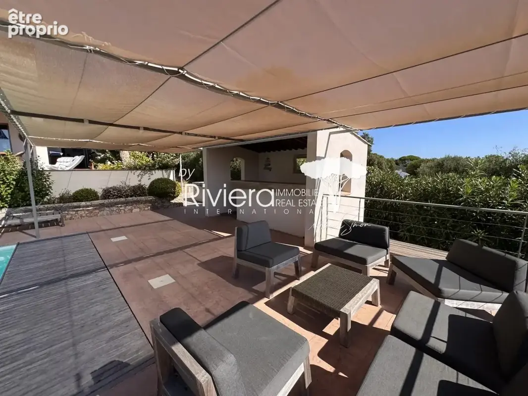 CAVALAIRE - Propriété 486m2 avec piscine et vue mer ! - photo 14