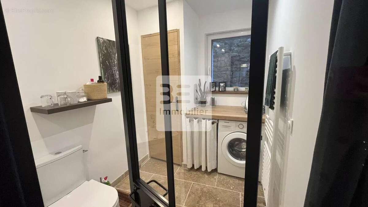 Maison à LAUDUN-L&#039;ARDOISE