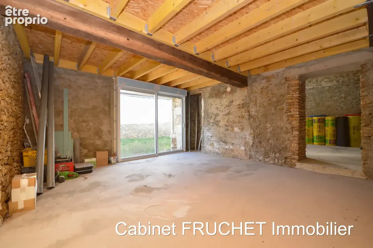 Proche CHANTONNAY - Grande maison en pierre en cours de rénovation. - photo 7