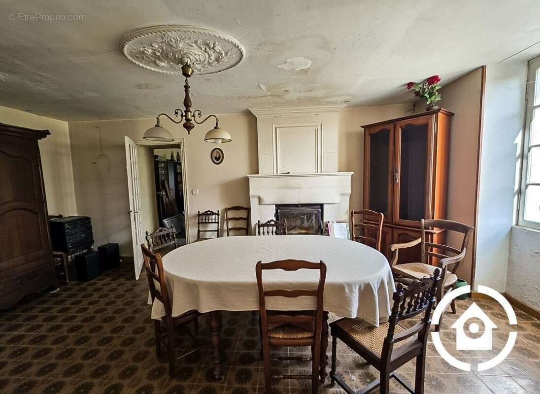 Maison 240 m² à Sainte-Lheurine  - photo 5
