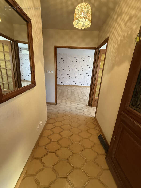 Maison à SAINT-LAURENT-DE-LA-SALANQUE