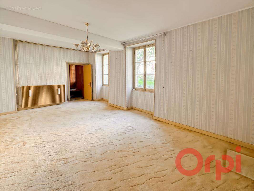 Maison à CHALIVOY-MILON