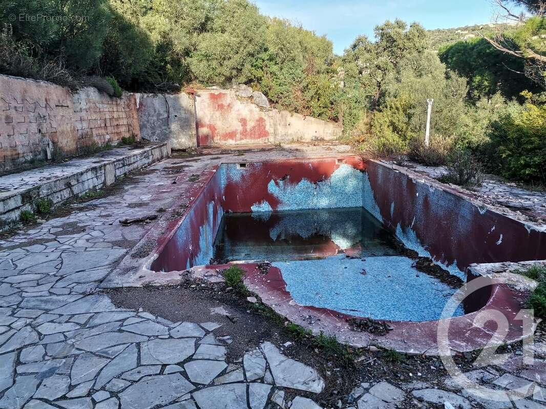 Terrain à ROQUEBRUNE-SUR-ARGENS