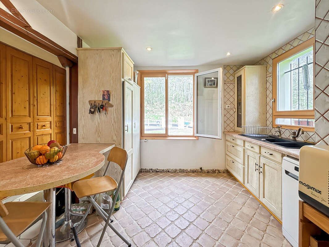 Maison Grisy-les-Platres 8 pièces - 5 chambres 145m2 - photo 4