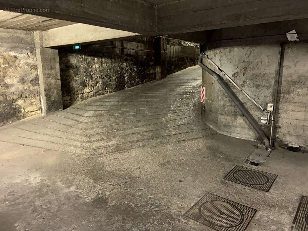 Parking 12 m² à Paris-16e  - photo 5