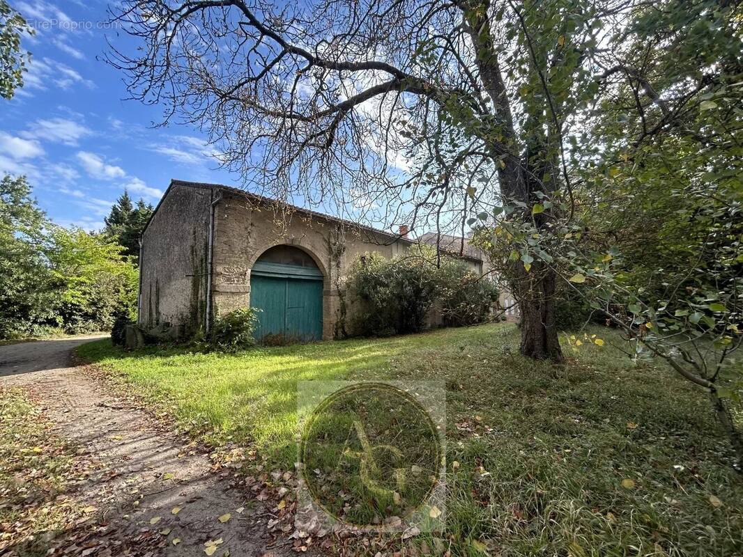 Maison à VILLENEUVE-LA-COMPTAL