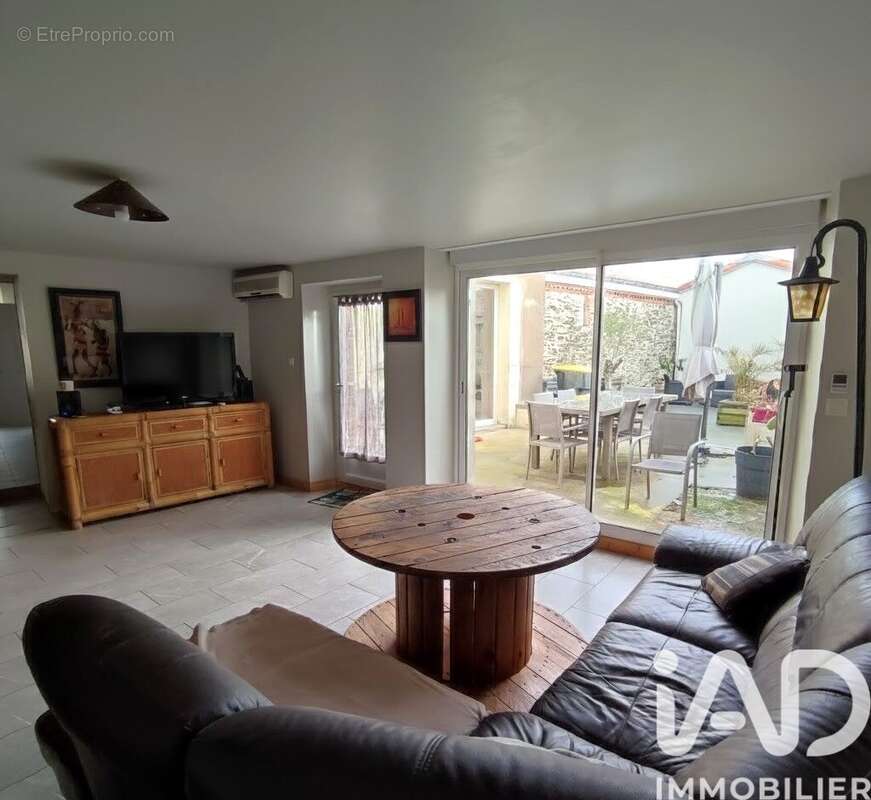 Photo 2 - Maison à LA CHAPELLE-DU-GENET