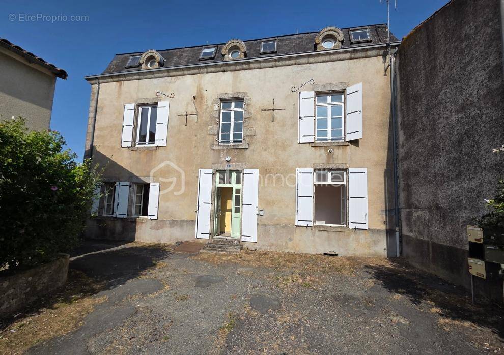 Maison à VERNOUX-EN-GATINE