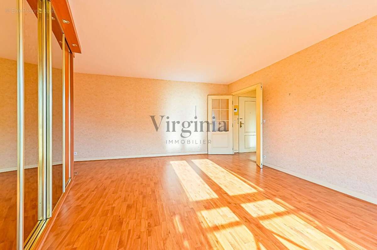Appartement à CHARENTON-LE-PONT