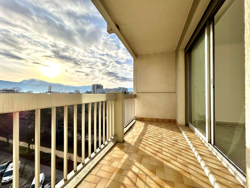 GRENOBLE - T3 de 75m2 avec balcon, cave et garage. - photo 3