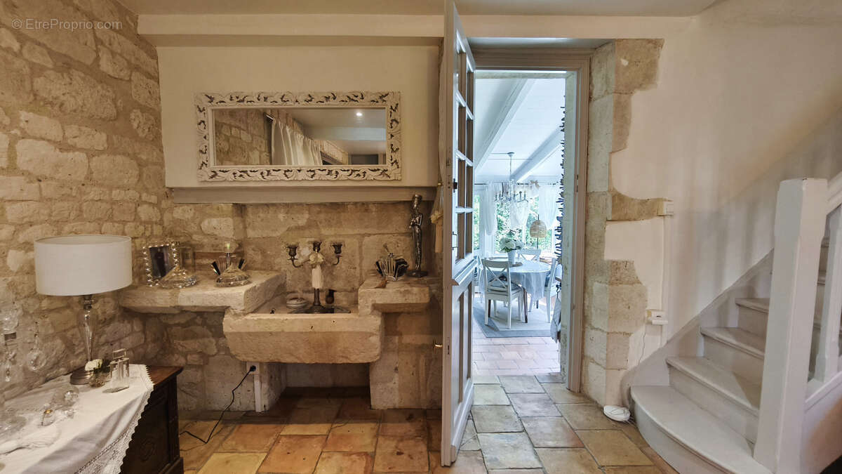 Maison à CASTELNAU-MONTRATIER