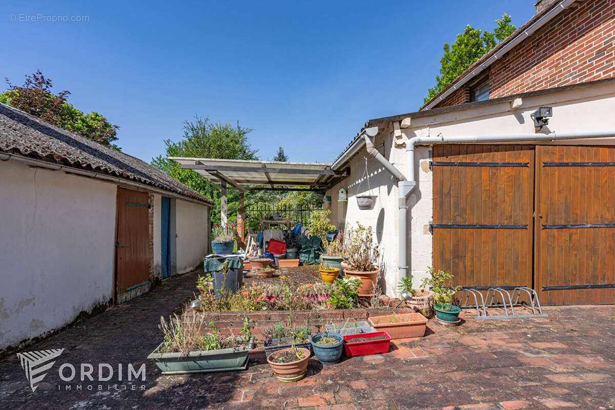 Rare à Saint-Sauveur-en-Puisaye : propriété de charme avec maison d'amis, dépendances et jardin clos. - photo 18