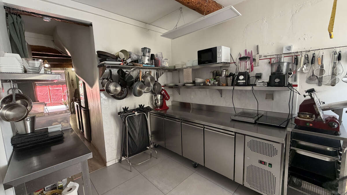 Fonds de commerce 30m2 plein centre - photo 5