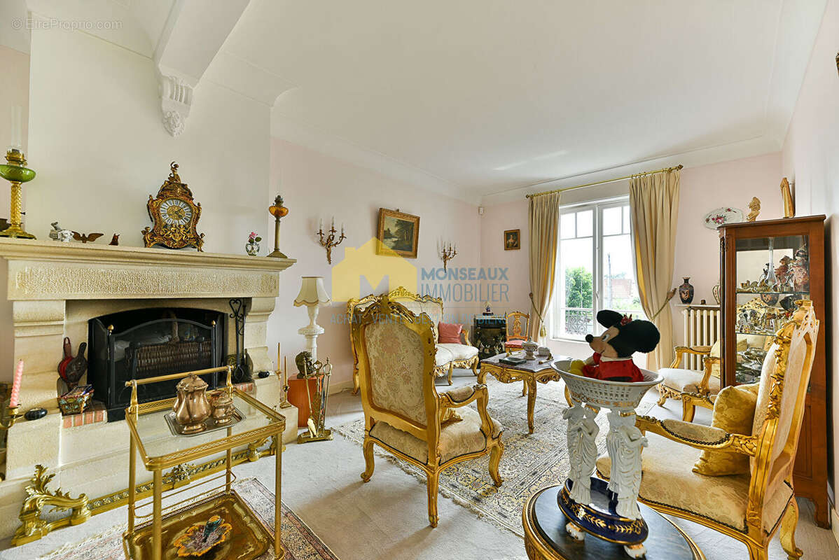 Maison à SAINTE-GENEVIEVE-DES-BOIS