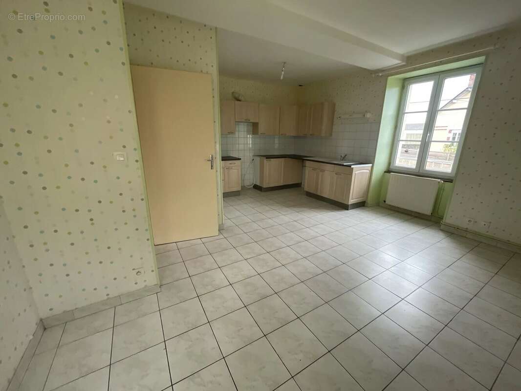 Maison en pierre avec jardin et garage - photo 5