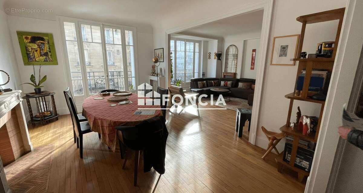 Appartement à PARIS-16E