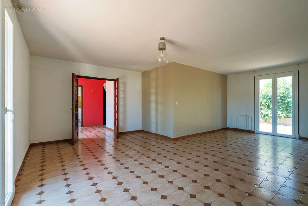 CARCASSONNE - GRAZAILLES Villa quatre faces T5 139m²  (110m²  hab.) avec jardin, garage, et terrasse - photo 6