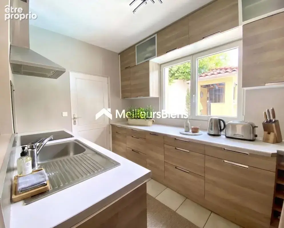 Maison de plain-pied 175 m2 avec piscine et dépendances - photo 5