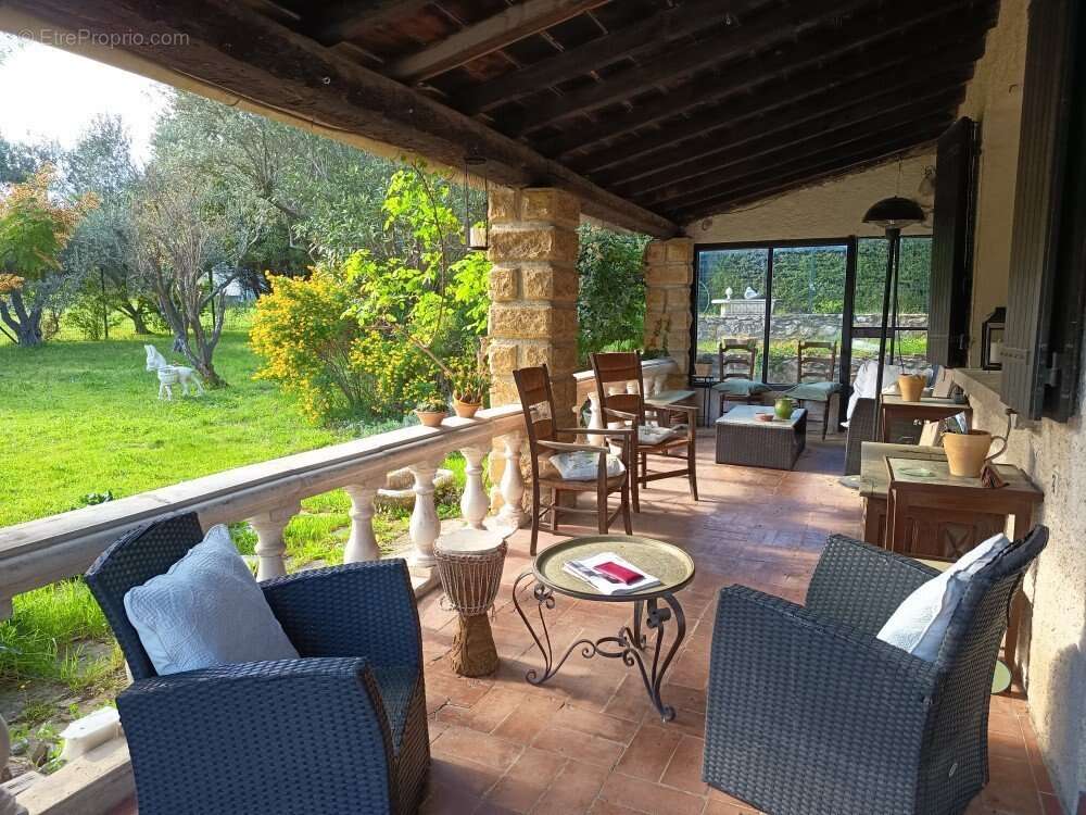 Maison 171 m² à Beaucaire  - photo 3