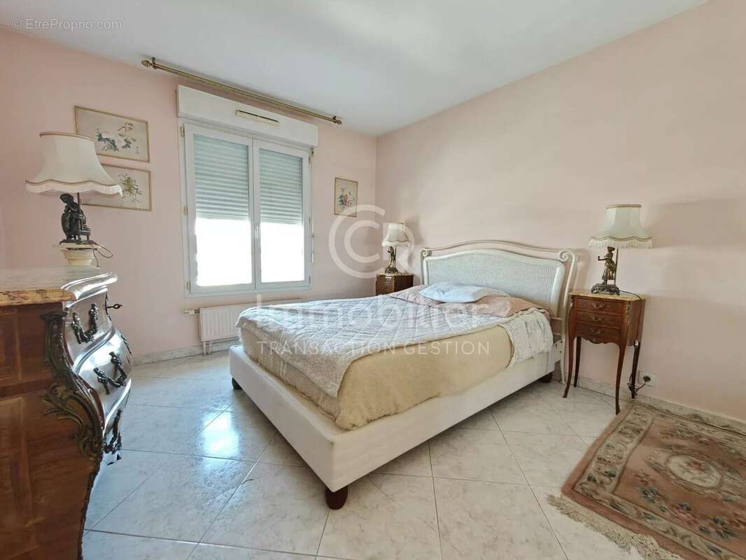T4 83.63 m² vue mer etage eleve grand garage - photo 10