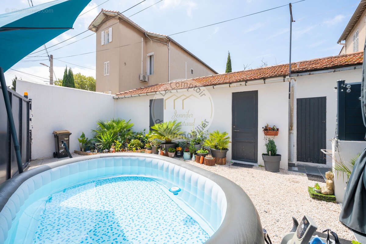 MAZARGUES: Maison de village avec jardin   Un bien aux multiples possibilités - photo 16
