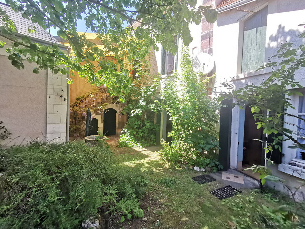 Maison à YZEURES-SUR-CREUSE