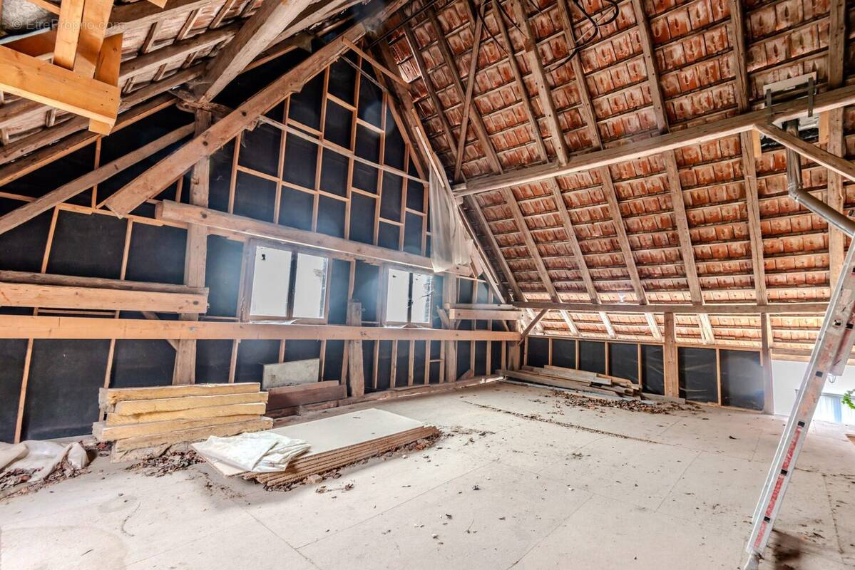 Maison à PERS-JUSSY