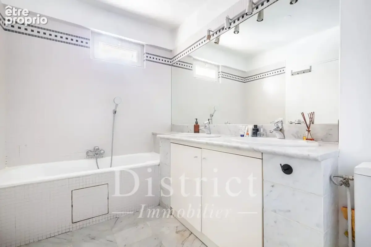EXCLUSIVITÉ – Neuilly-sur-Seine – Appartement familial de 174 m² - photo 14
