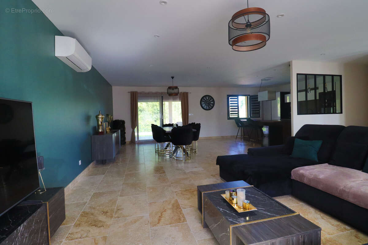 Maison récente avec piscine de 138 m2 sur terrain 1117 m2 - photo 3